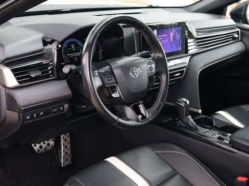 Used 2025 Toyota Camry SE FWD image 13
