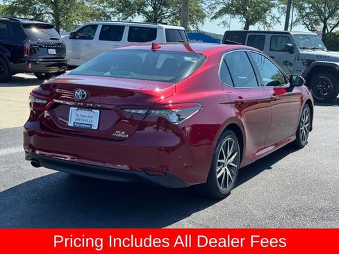 Used 2022 Toyota Camry XLE FWD image 3