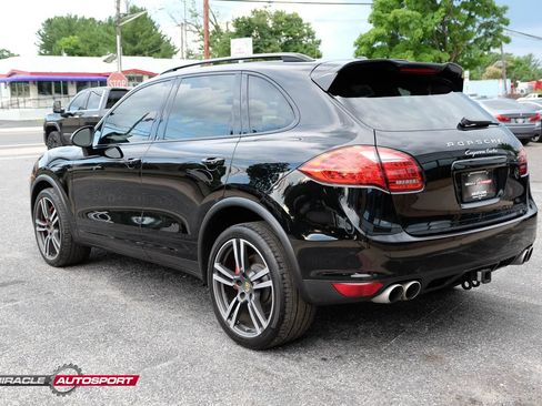 Used 2014 Porsche Cayenne Turbo AWD/4WD image 5