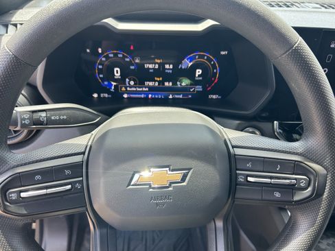 Used 2025 Chevrolet Colorado W/T RWD image 15