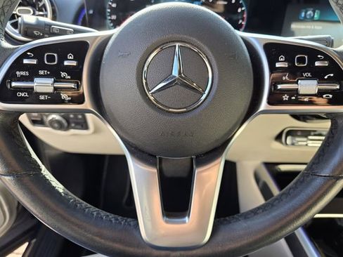 Used 2022 Mercedes-Benz GLB 250 image 25