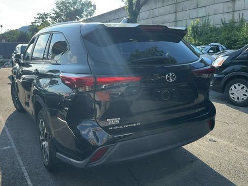 Used 2023 Toyota Highlander XLE AWD/4WD image 7