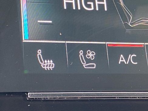 Used 2023 Audi e-tron Premium Plus w/ Premium Plus Package image 15