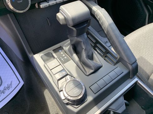 Used 2025 Toyota 4Runner SR5 AWD/4WD image 21