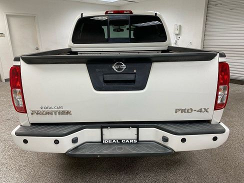 Used 2018 Nissan Frontier PRO-4X image 6
