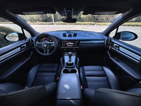 Used 2023 Porsche Cayenne Platinum Edition image 25
