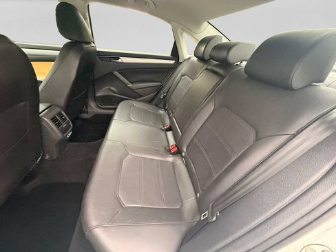 Used 2019 Volkswagen Passat 2.0T Wolfsburg FWD image 28