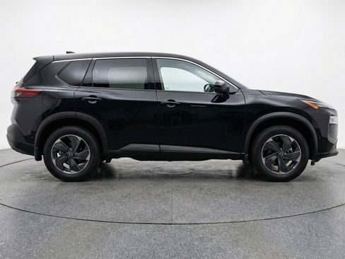 Used 2025 Nissan Rogue SV image 11