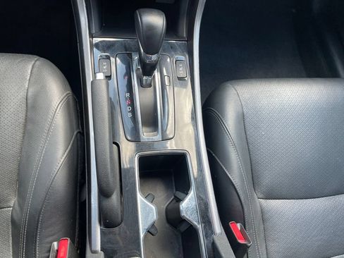 Used 2017 Honda Accord Touring image 14