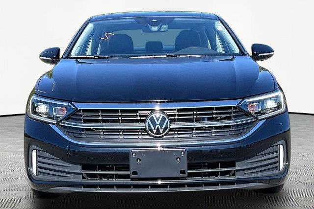 Used 2024 Volkswagen Jetta SEL FWD image 2