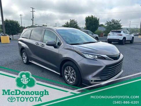 Used 2023 Toyota Sienna XLE FWD image 5
