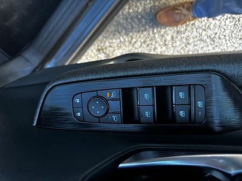 Used 2025 Nissan Kicks SV FWD image 22