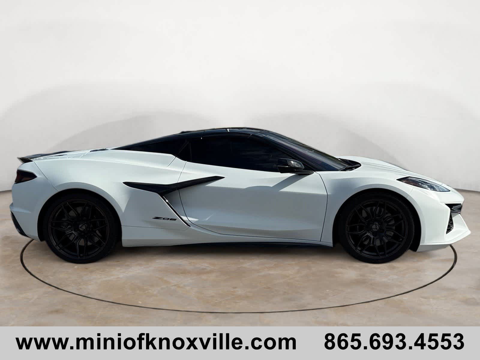 Used 2025 Chevrolet Corvette Z06 w/ Stealth Interior Trim Package RWD image 2