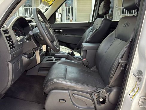 Used 2012 Jeep Liberty Sport RWD image 26