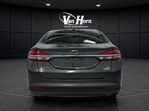 Used 2017 Ford Fusion SE FWD image 6