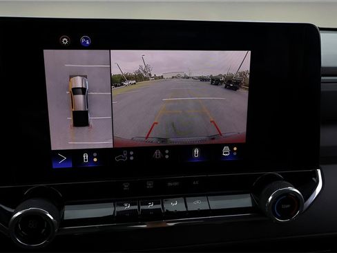 Used 2024 Chevrolet Colorado Trail Boss w/ Technology Package image 20