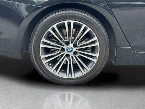 Used 2019 BMW 530e w/ Premium Package RWD image 9