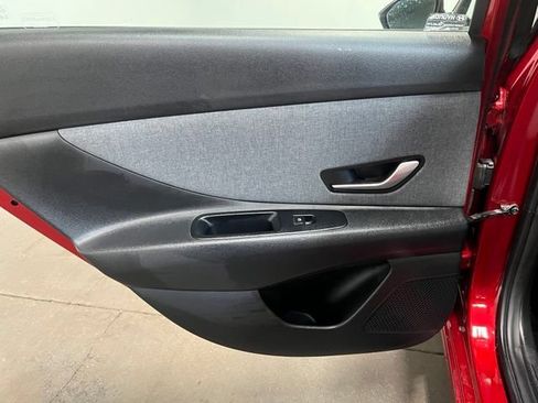 Used 2024 Hyundai Elantra Limited FWD image 16