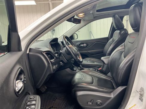 Used 2021 Jeep Cherokee Trailhawk w/ Sun, Sound & Nav Group AWD/4WD image 21