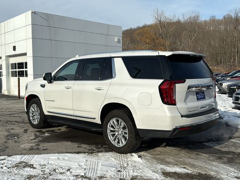 Used 2022 GMC Yukon SLT w/ SLT Premium Package image 6