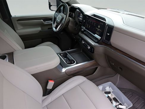 Used 2024 GMC Sierra 3500 SLT w/ SLT Premium Package image 30