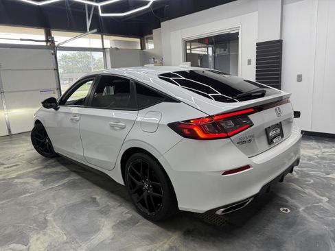 Used 2022 Honda Civic Sport Touring image 2