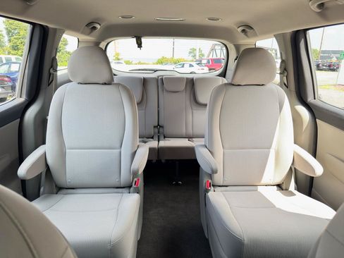 Used 2019 Kia Sedona L FWD image 61