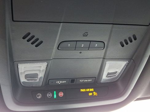 Used 2024 Buick Enclave Premium image 31