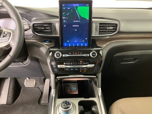 Certified 2022 Ford Explorer Limited w/ Limited Technology Package image 29