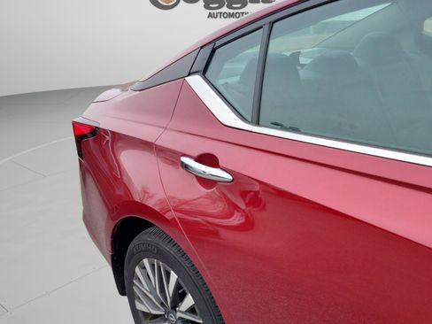 Used 2024 Nissan Altima 2.5 SV image 14