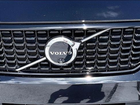 Used 2024 Volvo XC40 B5 Plus image 30