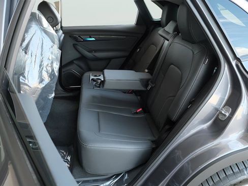 New 2025 VinFast VF 8 Eco AWD/4WD image 18