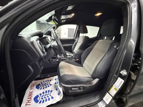 Used 2021 Toyota Tacoma TRD Sport image 11