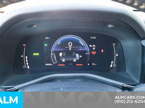 Used 2025 Toyota Camry SE image 30