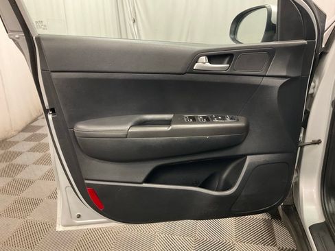 Used 2017 Kia Sportage LX AWD/4WD image 16