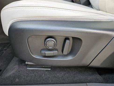 Used 2020 Land Rover Range Rover Evoque SE image 16