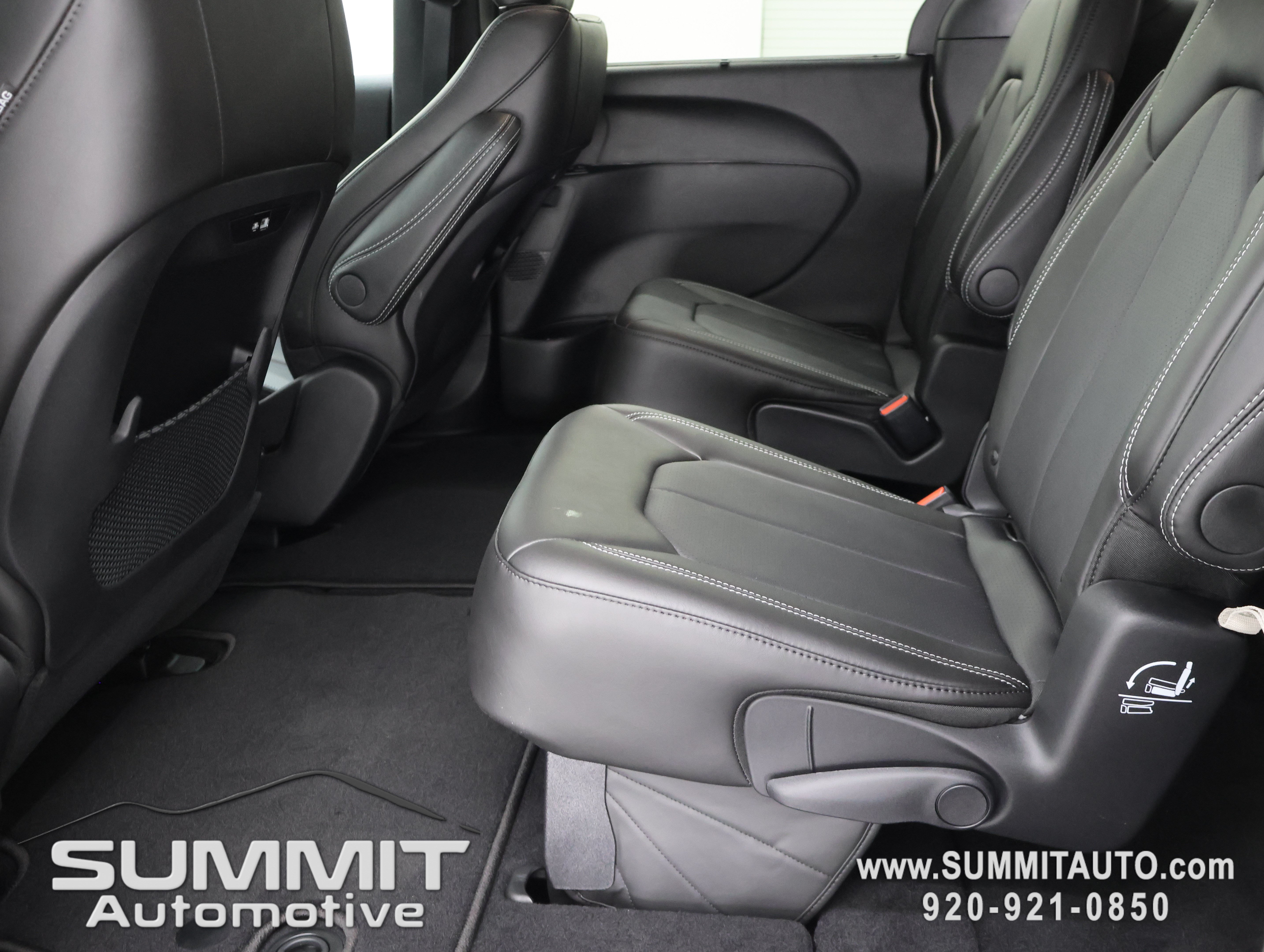 New 2027 Chrysler Pacifica Select AWD/4WD image 35