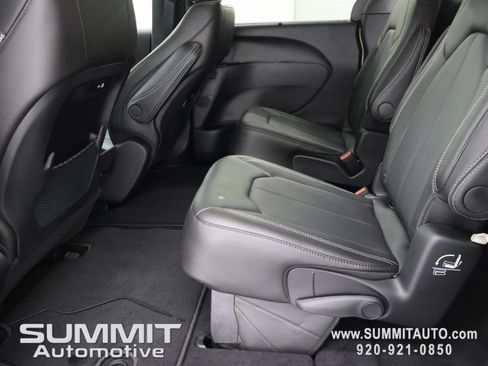 New 2027 Chrysler Pacifica Select AWD/4WD image 35