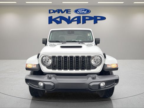 Used 2025 Jeep Gladiator Sport AWD/4WD image 2