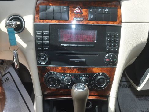 Used 2006 Mercedes-Benz CLK 350 Coupe image 37