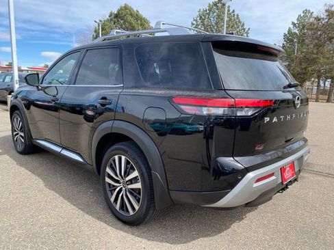 Certified 2022 Nissan Pathfinder Platinum image 11
