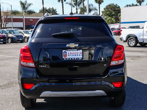 Used 2020 Chevrolet Trax LT w/ LT Convenience Package image 5