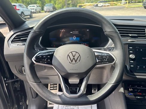 Certified 2023 Volkswagen Tiguan SE R-Line AWD/4WD image 15