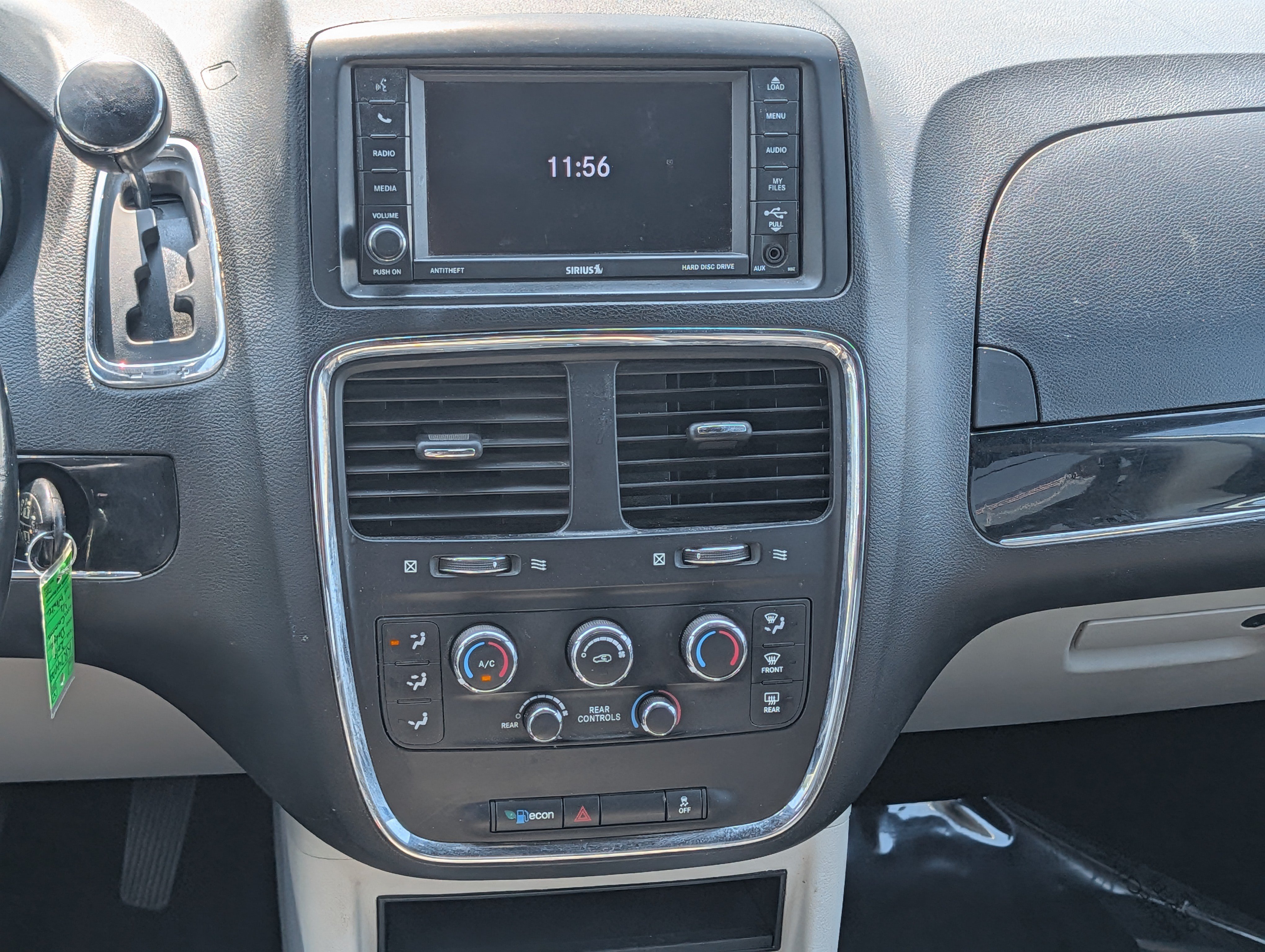 Used 2019 Dodge Grand Caravan SXT FWD image 14