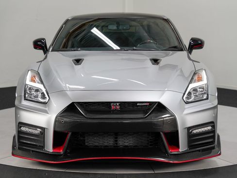 Used 2018 Nissan GT-R NISMO AWD/4WD image 10