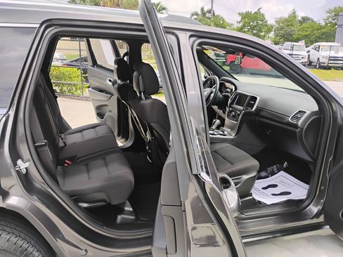 Used 2021 Jeep Grand Cherokee Laredo RWD image 91