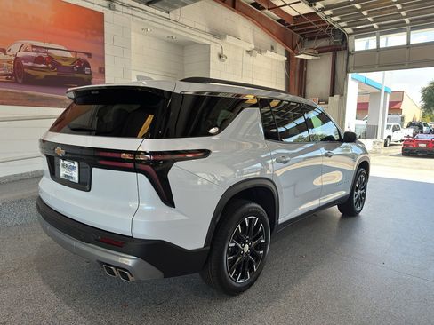 New 2026 Chevrolet Traverse LT w/ Sun and Wheel Package image 3