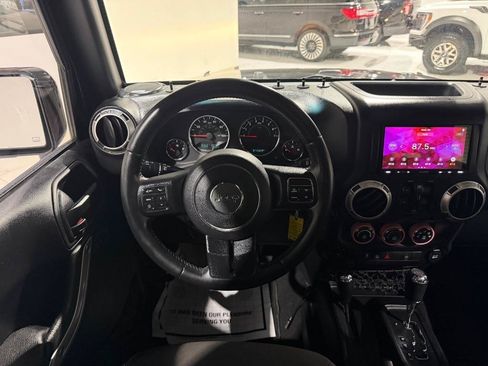 Used 2016 Jeep Wrangler Unlimited Rubicon w/ Connectivity Group AWD/4WD image 24