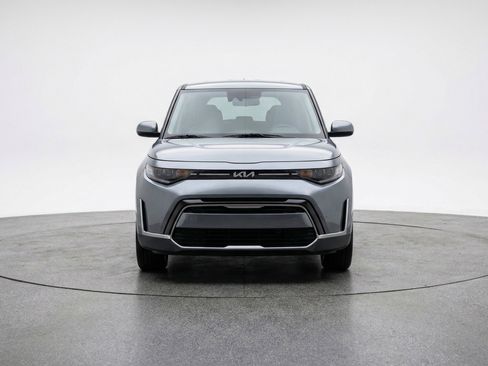 Used 2025 Kia Soul LX w/ LX Technology Package image 2