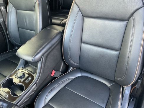 Used 2022 GMC Acadia AT4 w/ Preferred Package image 33